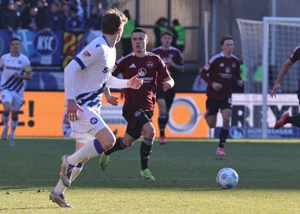 19 01 2025 Soccer season 2024 2025 2 Soccer Bundesliga 18 Matchday 1 FC Nürnberg FCN Club Karlsruher SC KSC Sportfoto Zink DaMa xdaxmax DFL regulations prohibit any use of photographs as image sequences and or quasi video only for editorial use Oliver Villadsen 2, 1 FC Nürnberg FCN im Angriff