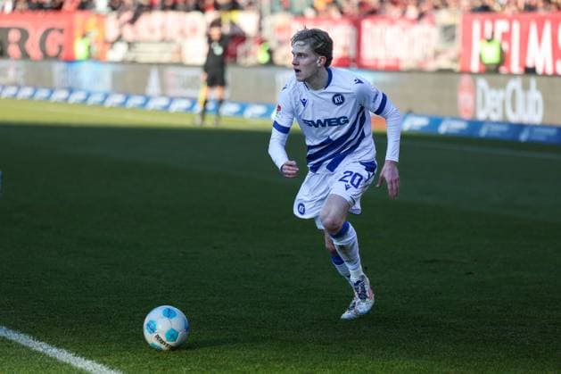 David Herold 20 Karlsruher SC , 1 FC Nuernberg vs Karlsruher SC, Soccer, 2 Bundesliga, 18 Matchday, 19 01 2025 DFB regulations prohibit any use of photographs as image sequences and or quasi video Nuernberg Bayern Germany Copyright: xkolbert-press MartinxAgüerax