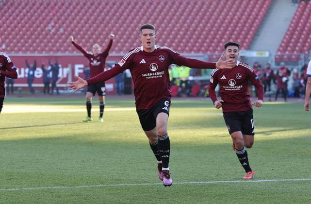 19 01 2025 Soccer season 2024 2025 2 Soccer Bundesliga 18 Matchday 1 FC Nürnberg FCN Club Karlsruher SC KSC Sportfoto Zink DaMa xdaxmax DFL regulations prohibit any use of photographs as image sequences and or quasi video only for editorial use Jubel Freude Torjubel nach Tor zum 2 1 Florian Flick 6, 1 FC Nürnberg FCN und Mannschaft Team jubelt freut sich Torschütze Florian Flick 6, 1 FC Nürnberg FCN