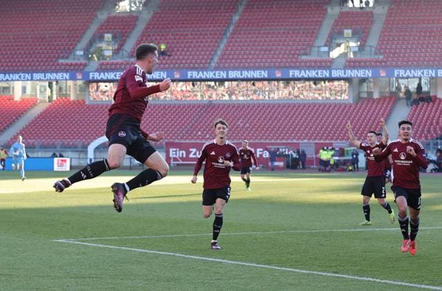 19 01 2025 Soccer season 2024 2025 2 Soccer Bundesliga 18 Matchday 1 FC Nürnberg FCN Club Karlsruher SC KSC Sportfoto Zink DaMa xdaxmax DFL regulations prohibit any use of photographs as image sequences and or quasi video only for editorial use Jubel Freude Torjubel nach Tor zum 2 1 Florian Flick 6, 1 FC Nürnberg FCN und Mannschaft Team jubelt freut sich Torschütze Florian Flick 6, 1 FC Nürnberg FCN