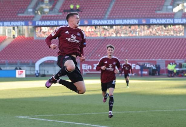 19 01 2025 Soccer season 2024 2025 2 Soccer Bundesliga 18 Matchday 1 FC Nürnberg FCN Club Karlsruher SC KSC Sportfoto Zink DaMa xdaxmax DFL regulations prohibit any use of photographs as image sequences and or quasi video only for editorial use Jubel Freude Torjubel nach Tor zum 2 1 Florian Flick 6, 1 FC Nürnberg FCN und Mannschaft Team jubelt freut sich Torschütze Florian Flick 6, 1 FC Nürnberg FCN
