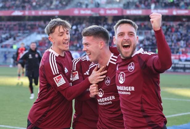 19 01 2025 Soccer season 2024 2025 2 Soccer Bundesliga 18 Matchday 1 FC Nürnberg FCN Club Karlsruher SC KSC Sportfoto Zink DaMa xdaxmax DFL regulations prohibit any use of photographs as image sequences and or quasi video only for editorial use Jubel Freude Torjubel nach Tor zum 2 1 Florian Flick 6, 1 FC Nürnberg FCN und Mannschaft Team jubelt freut sich Torschütze Florian Flick 6, 1 FC Nürnberg FCN