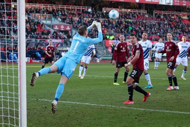 Goalkeeper action by Jan Reichert 1 1 FC Nuernberg , 1 FC Nuernberg vs Karlsruher SC, Soccer, 2 Bundesliga, 18 Matchday, 19 01 2025 DFB regulations prohibit any use of photographs as image sequences and or quasi video Nuernberg Bayern Germany Copyright: xkolbert-press MartinxAgüerax