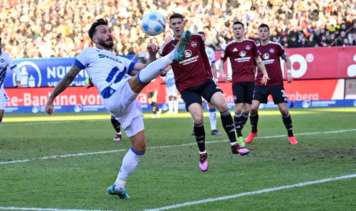 19 01 2025 Soccer season 2024 2025 2 Soccer Bundesliga 18 Matchday 1 FC Nürnberg FCN Club Karlsruher SC KSC Sportfoto Zink xwoxzix DFL regulations prohibit any use of photographs as image sequences and or quasi video only for editorial use Fabian Schleusener 24, Karlsruher SC KSC vor Florian Flick 6, 1 FC Nürnberg FCN