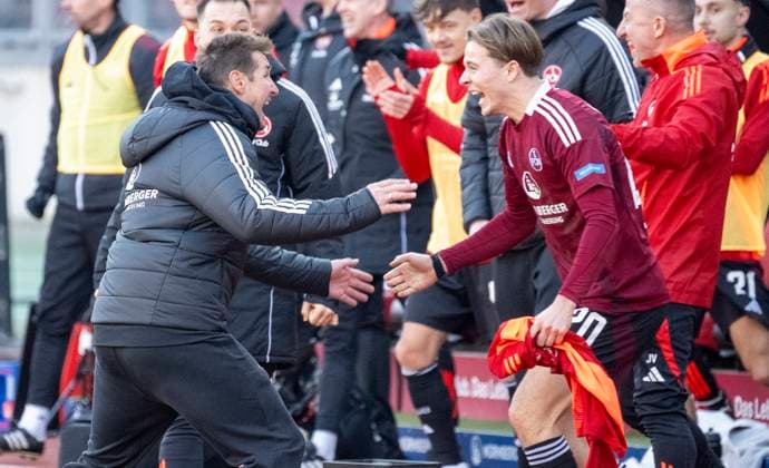 19 01 2025 Soccer season 2024 2025 2 Soccer Bundesliga 18 Matchday 1 FC Nürnberg FCN Club Karlsruher SC KSC Sportfoto Zink xwoxzix DFL regulations prohibit any use of photographs as image sequences and or quasi video only for editorial use Miroslav Miro Klose Trainer 1 FC Nürnberg FCN Caspar Jander 20, 1 FC Nürnberg FCN Jubel Freude nach Spielende