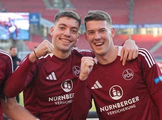 19 01 2025 Soccer season 2024 2025 2 Soccer Bundesliga 18 Matchday 1 FC Nürnberg FCN Club Karlsruher SC KSC Sportfoto Zink DaMa xdaxmax DFL regulations prohibit any use of photographs as image sequences and or quasi video only for editorial use Jubel Freude nach Spielende Stefanos Tzimas 9, 1 FC Nürnberg FCN Florian Flick 6, 1 FC Nürnberg FCN ballt Faust Fäuste