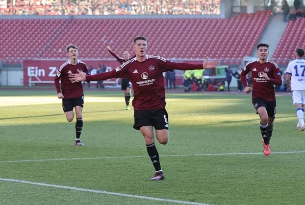 19 01 2025 Soccer season 2024 2025 2 Soccer Bundesliga 18 Matchday 1 FC Nürnberg FCN Club Karlsruher SC KSC Sportfoto Zink DaMa xdaxmax DFL regulations prohibit any use of photographs as image sequences and or quasi video only for editorial use Jubel Freude Torjubel nach Tor zum 2 1 Florian Flick 6, 1 FC Nürnberg FCN und Mannschaft Team jubelt freut sich Torschütze Florian Flick 6, 1 FC Nürnberg FCN