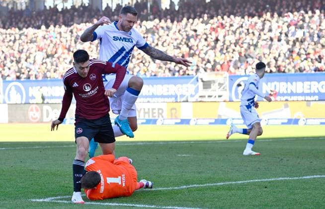 19 01 2025 Soccer season 2024 2025 2 Soccer Bundesliga 18 Matchday 1 FC Nürnberg FCN Club Karlsruher SC KSC Sportfoto Zink xwoxzix DFL regulations prohibit any use of photographs as image sequences and or quasi video only for editorial use Stefanos Tzimas 9, 1 FC Nürnberg FCN Max Weiß Weiss 1, Karlsruher SC KSC Marcel Franke 28, Karlsruher SC KSC