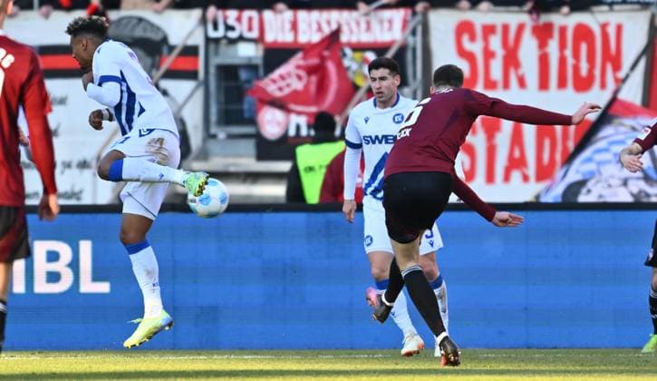 19 01 2025 Soccer Season 2024 2025 2 Soccer Bundesliga 18 Matchday 1 FC Nürnberg FCN Club Karlsruher SC KSC Sportfoto Zink xwoxzix DFL regulations prohibit any use of photographs as image sequences and or quasi video only for editorial use Florian Flick 6, 1 FC Nürnberg FCN erzielt Treffer Tor Torschuß zum 2 1