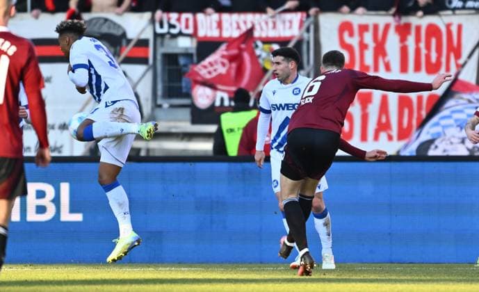 19 01 2025 Soccer Season 2024 2025 2 Soccer Bundesliga 18 Matchday 1 FC Nürnberg FCN Club Karlsruher SC KSC Sportfoto Zink xwoxzix DFL regulations prohibit any use of photographs as image sequences and or quasi video only for editorial use Florian Flick 6, 1 FC Nürnberg FCN erzielt Treffer Tor Torschuß zum 2 1
