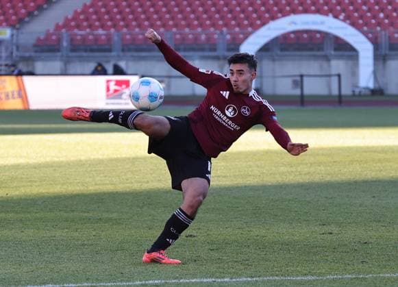 19 01 2025 Soccer season 2024 2025 2 Soccer Bundesliga 18 Matchday 1 FC Nürnberg FCN Club Karlsruher SC KSC Sportfoto Zink DaMa xdaxmax DFL regulations prohibit any use of photographs as image sequences and or quasi video only for editorial use Jens Castrop 17, 1 FC Nürnberg FCN with shot on goal