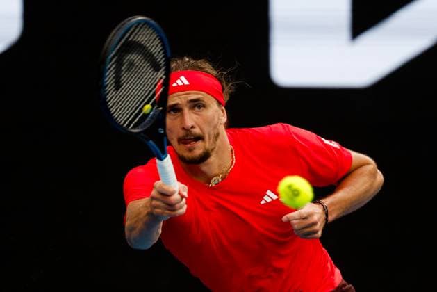 January 19, 2025: MELBOURNE, AUSTRALIA - JANUARY 19: Alexander Zverev of Germany hits a forehand to Ugo Humbert of France on day eight of the 2025 Australian Open at Melbourne Park on January 19, 2025 in Melbourne, Australia. - ZUMAp121 20250119_zsp_p121_128 Copyright: xChrisxPutnamx