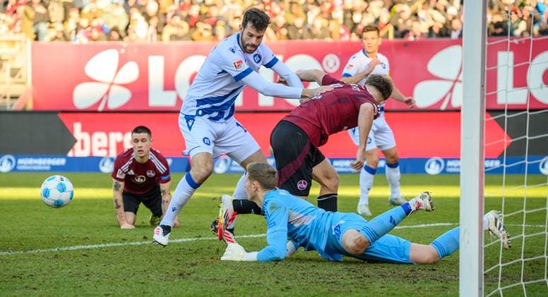 19 01 2025 Soccer season 2024 2025 2 Soccer Bundesliga 18 Matchday 1 FC Nürnberg FCN Club Karlsruher SC KSC Sportfoto Zink xwoxzix DFL regulations prohibit any use of photographs as image sequences and or quasi video only for editorial use Luca Pfeiffer 16, Karlsruher SC KSC Jan Reichert 1, 1 FC Nürnberg FCN