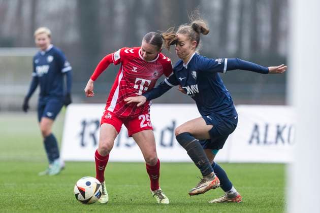 Test match women 1 FC Köln VfL Bochum, 19 01 2025 Laura Donhauser 1 FC Köln, 25 in duel with Franziska Wenzel VfL Bochum, 31 Test match women, 1 FC Köln VfL Bochum, on 19 01 2025, Geißbockheim, Cologne Copyright: xBEAUTIFULxSPORTS Meuselx