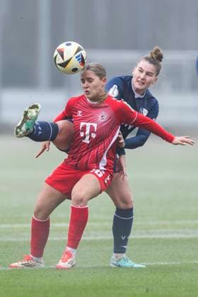 Test match women 1 FC Köln VfL Bochum, 19 01 2025 Lilith Schmidt 1 FC Köln, 16 in duel with Alessandra Vogel VfL Bochum, 9 Test match women, 1 FC Köln VfL Bochum, on 19 01 2025, Geißbockheim, Cologne Copyright: xBEAUTIFULxSPORTS Meuselx