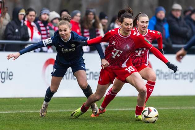 Test match women 1 FC Köln VfL Bochum, 19 01 2025 Amelie Delabre 1 FC Köln, 10 , Franziska Wenzel VfL Bochum, 31 Test match women, 1 FC Köln VfL Bochum, on 19 01 2025, Geißbockheim, Cologne Copyright: xBEAUTIFULxSPORTS Meuselx