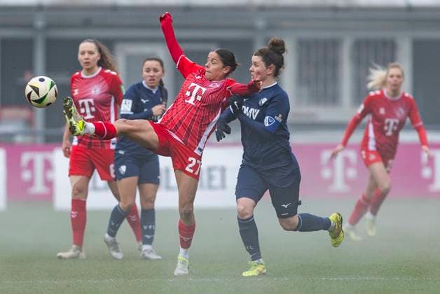 Test match women 1 FC Köln VfL Bochum, 19 01 2025 Laura Feiersinger 1 FC Köln, 27 , Janine Angrick VfL Bochum, 6 Test match women, 1 FC Köln VfL Bochum, on 19 01 2025, Geißbockheim, Cologne Copyright: xBEAUTIFULxSPORTS Meuselx
