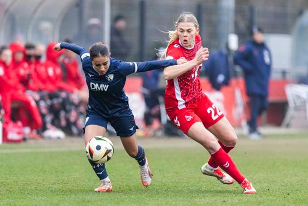 Test match women 1 FC Köln VfL Bochum, 19 01 2025 Natalia Padilla Bidas 1 FC Köln, 22 , Anna Latifa Uebing VfL Bochum, 14 Test match women, 1 FC Köln VfL Bochum, on 19 01 2025, Geißbockheim, Cologne Copyright: xBEAUTIFULxSPORTS Meuselx