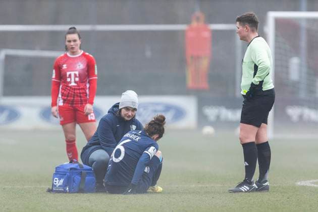 Test match women 1 FC Köln VfL Bochum, 19 01 2025 Janine Angrick VfL Bochum, 6 must be treated Test match women, 1 FC Köln VfL Bochum, on 19 01 2025, Geißbockheim, Cologne Copyright: xBEAUTIFULxSPORTS Meuselx