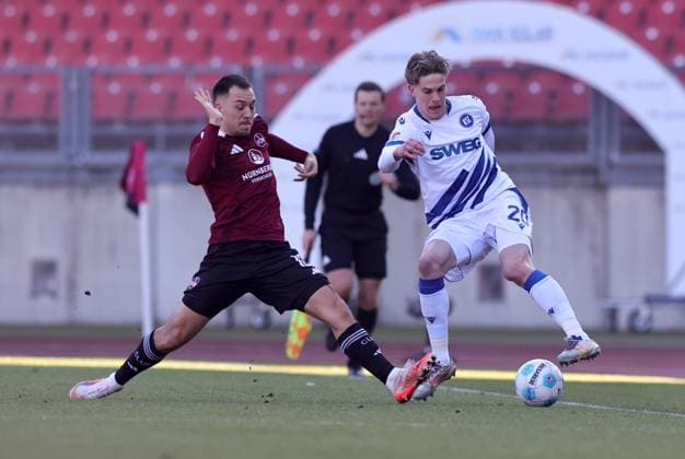 19 01 2025 Soccer season 2024 2025 2 Soccer Bundesliga 18 Matchday 1 FC Nürnberg FCN Club Karlsruher SC KSC Sportfoto Zink DaMa xdaxmax DFL regulations prohibit any use of photographs as image sequences and or quasi video only for editorial use Julian Justvan 10, 1 FC Nürnberg FCN David Herold 20, Karlsruher SC KSC