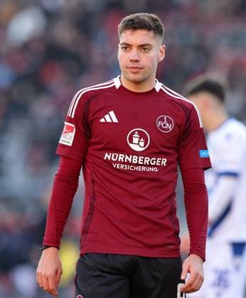 19 01 2025 Soccer season 2024 2025 2 Soccer Bundesliga 18 Matchday 1 FC Nürnberg FCN Club Karlsruher SC KSC Sportfoto Zink DaMa xdaxmax DFL regulations prohibit any use of photographs as image sequences and or quasi video only for editorial use Stefanos Tzimas 9, 1 FC Nürnberg FCN thoughtful