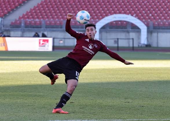 19 01 2025 Soccer season 2024 2025 2 Soccer Bundesliga 18 Matchday 1 FC Nürnberg FCN Club Karlsruher SC KSC Sportfoto Zink DaMa xdaxmax DFL regulations prohibit any use of photographs as image sequences and or quasi video only for editorial use Jens Castrop 17, 1 FC Nürnberg FCN with shot on goal
