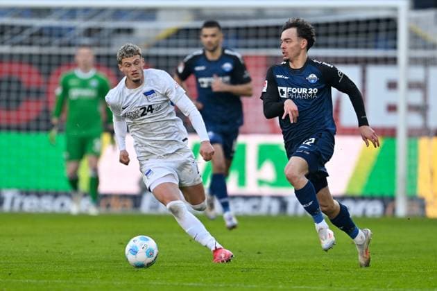Paderborn, Home Deluxe Arena, 19 01 25, GER, Herren, 2 Bundesliga, Saison 2024 2025, SC Paderborn 07 Hertha BSC Berlin Bild v li im Zweikampf Michael CUISANCE Hertha BSC und Aaron ZEHNTER Paderborn Only for editorial use DFL regulations prohibit any use of photographs as image sequences and or quasi video NRW Deutschland