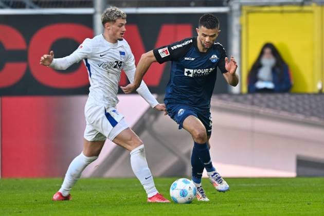 Paderborn, Home Deluxe Arena, 19 01 25, GER, Herren, 2 Bundesliga, Saison 2024 2025, SC Paderborn 07 Hertha BSC Berlin Bild v li im Zweikampf Michael CUISANCE Hertha BSC und Visar MUSLIU Paderborn Only for editorial use DFL regulations prohibit any use of photographs as image sequences and or quasi video NRW Deutschland