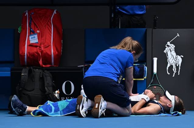 TENNIS AUSTRALIAN OPEN, Veronika Kudermetova of Russia is seen during a medical time out during her round 4 match against Elina Svitolina of Ukraine during the 2025 Australian Open at Melbourne Park in Melbourne, Monday, January 20, 2025. ( NO ARCHIVING, EDITORIAL USE ONLY, NO USE IN BOOKS WITHOUT CONSENT MELBOURNE VICTORIA AUSTRALIA  Copyright: xJAMESxROSSx 20250120140558792070