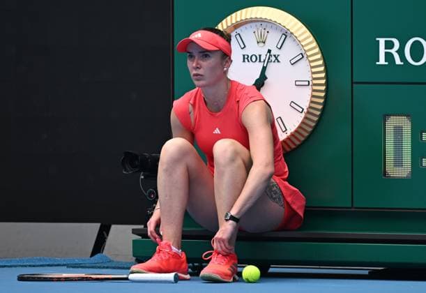 TENNIS AUSTRALIAN OPEN, Elina Svitolina of Ukraine waits as her opponent Veronika Kudermetova of Russia takes a medical time out during her round 4 match at the 2025 Australian Open at Melbourne Park in Melbourne, Monday, January 20, 2025. ( NO ARCHIVING, EDITORIAL USE ONLY, NO USE IN BOOKS WITHOUT CONSENT MELBOURNE VICTORIA AUSTRALIA  Copyright: xJAMESxROSSx 20250120139502180004