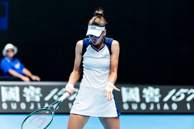 MELBOURNE, VIC - JANUARY 20: Veronika Kudermetova of Russia shows her frustration during Round 4 of the 2025 Australian Open on January 20 2025, at Melbourne Park in Melbourne, Australia. (Photo by Jason Heidrich Icon Sportswire) TENNIS: JAN 20 Australian Open EDITORIAL USE ONLY Icon250120051