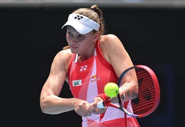 TENNIS AUSTRALIAN OPEN, Elna Rybakina of Kazakhstan returns during her round 4 match against Madison Keys of USA during the 2025 Australian Open at Melbourne Park in Melbourne, Monday, January 20, 2025. ( NO ARCHIVING, EDITORIAL USE ONLY, NO USE IN BOOKS WITHOUT CONSENT MELBOURNE VICTORIA AUSTRALIA  Copyright: xLUKASxCOCHx 20250120169388045896