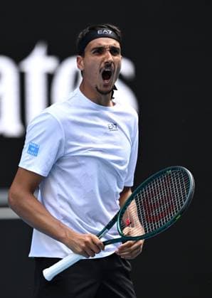 TENNIS AUSTRALIAN OPEN, Lorenzo Sonego of Italy reacts during his round 4 match against Learner Tien of USA during the 2025 Australian Open at Melbourne Park in Melbourne, Monday, January 20, 2025. ( NO ARCHIVING, EDITORIAL USE ONLY, NO USE IN BOOKS WITHOUT CONSENT MELBOURNE VICTORIA AUSTRALIA  Copyright: xLUKASxCOCHx 20250120160013526140