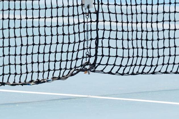 January 20, 2025: Plays is stopped to repair the net in a Men s Singles 4th round match between 13th seed HOLGER RUNE of Denmark and 1st seed JANNIK SINNER of Italy on Rod Laver Arena on day 9 of the 2025 Australian Open in Melbourne, Australia. Cal Media Melbourne Australia - ZUMAc04_ 20250120_faf_c04_029 Copyright: xSydneyxLowx