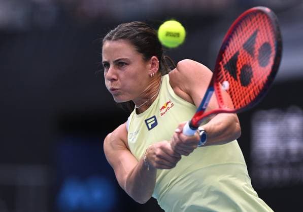 TENNIS AUSTRALIAN OPEN, Emma Navarro of USA returns during her round 4 match against Daria Kasatkina of Russia during the 2025 Australian Open at Melbourne Park in Melbourne, Monday, January 20, 2025. ( NO ARCHIVING, EDITORIAL USE ONLY, NO USE IN BOOKS WITHOUT CONSENT MELBOURNE VICTORIA AUSTRALIA  Copyright: xLUKASxCOCHx 20250120198620342441