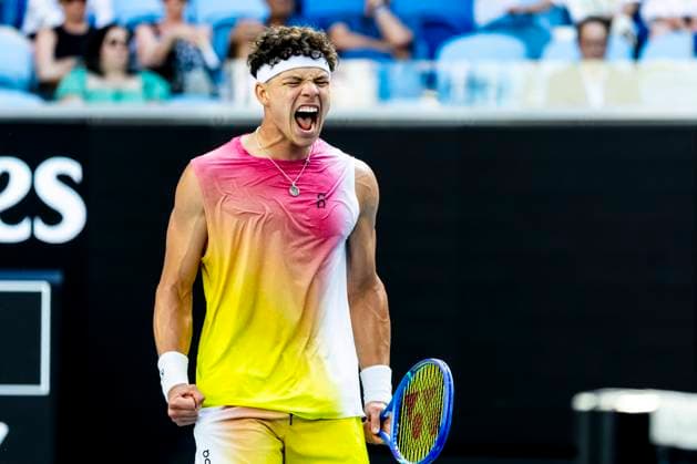 MELBOURNE, VIC - JANUARY 20: Ben Shelton of the United States of America in action during Round 4 of the 2025 Australian Open on January 20 2025, at Melbourne Park in Melbourne, Australia. (Photo by Jason Heidrich Icon Sportswire) TENNIS: JAN 20 Australian Open EDITORIAL USE ONLY Icon250120190