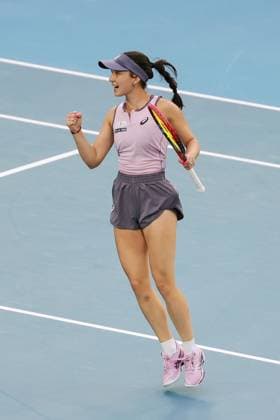 Eva Lys celebrates during her fourth round match against Swiatek on the Rod Laver Arena Australian Open, Day Nine, Tennis, Melbourne Park, Melbourne, Australia - 20 Jan 2025  Copyright: xRachelxBach Shutterstockx 15105043eq