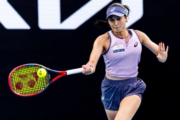 MELBOURNE, VIC - JANUARY 20: Eva Lys of Germany in action during Round 4 of the 2025 Australian Open on January 20 2025, at Melbourne Park in Melbourne, Australia. (Photo by Jason Heidrich Icon Sportswire) TENNIS: JAN 20 Australian Open EDITORIAL USE ONLY Icon250120236