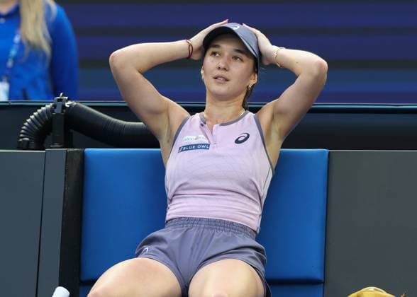 Eva Lys sitzt auf der Bank waehrend der Spielpause, Australian Open 2025, Melbourne Park, Melbourne, Victoria, Australia. Copyright: xJuergenxHasenkopfx