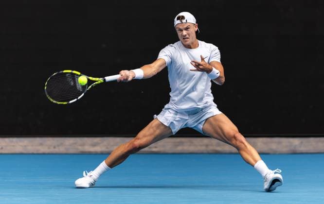 (250120) -- MELBOURNE, Jan. 20, 2025 -- Holger Rune hits a return during the men s singles 4th round match between Jannik Sinner of Italy and Holger Rune of Denmark at Australian Open tennis tournament in Melbourne, Australia, Jan. 20, 2025. (Photo by Xinhua) (SP)AUSTRALIA-MELBOURNE-TENNIS-AUSTRALIAN OPEN-DAY 9 HuxJingchen 