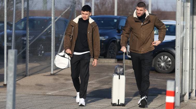 BAU 20 01 2025 Stuttgart Football VfB Stuttgart Departure for Bratislava, f l Fabian Rieder, Jeff Chabot