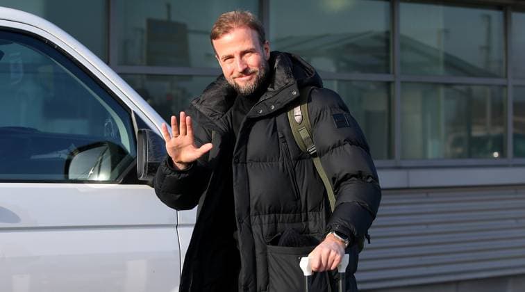Football, CL, VfB Stuttgart, departure to Bratislava