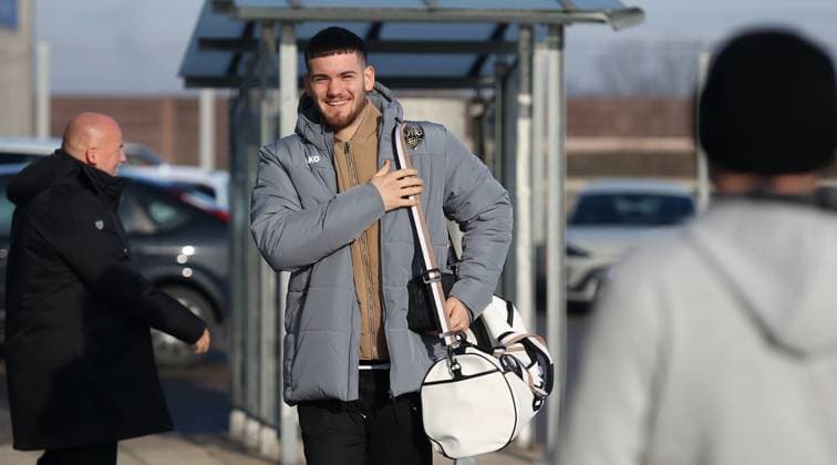 BAU 20 01 2025 Stuttgart Football VfB Stuttgart Departure to Bratislava, Dennis Seimen