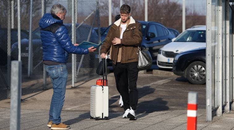 BAU 20 01 2025 Stuttgart Football VfB Stuttgart Departure to Bratislava, Atakan Karazor Center