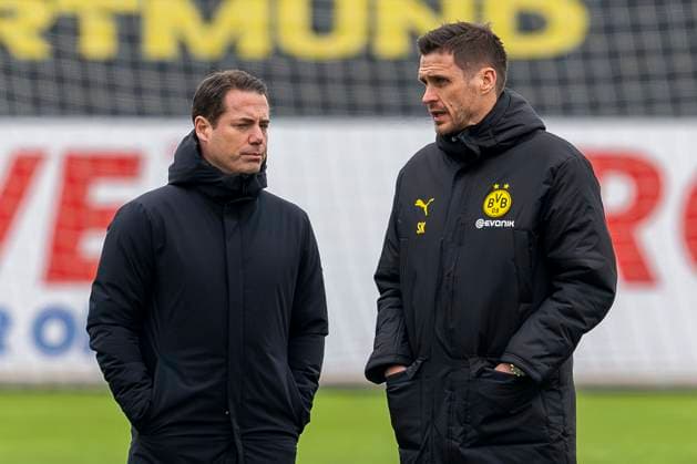 20 01 2025 Football Borussia Dortmund training ahead of the Champions League match at FC Bologna Dortmunds Managing Director Lars Ricken l and Sports Director Sebastian Kehl watch the training session Copyright: xDavidxInderliedx