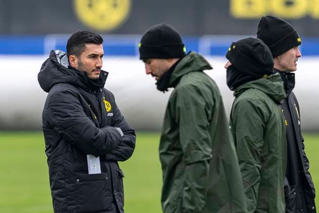 20 01 2025 Football Training of Borussia Dortmund before the Champions League match at FC Bologna Dortmunds coach Nuri Sahin looks at Dortmunds Emre Can Copyright: xDavidxInderliedx
