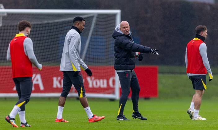 Football - UEFA Champions League - League Phase - Liverpool FC v LOSC Lille - MD-1 LIVERPOOL, ENGLAND - Monday, January 20, 2025: Liverpool s head coach Arne Slot during a training session at the AXA Training Centre ahead of the UEFA Champions League match between Liverpool FC and LOSC Lille. (Photo by David Rawcliffe Propaganda) LIVERPOOL AXA Training Centre MERSEYSIDE ENGLAND  Copyright: xDavidxRawcliffex P2025-01-20-Liverpool_Lille_MD-1-5