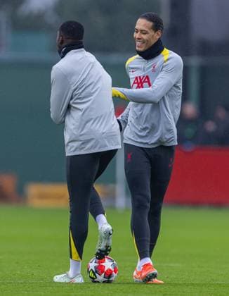 Football - UEFA Champions League - League Phase - Liverpool FC v LOSC Lille - MD-1 LIVERPOOL, ENGLAND - Monday, January 20, 2025: Liverpool s Ibrahima KonatÃ (L) and captain Virgil van Dijk during a training session at the AXA Training Centre ahead of the UEFA Champions League match between Liverpool FC and LOSC Lille. (Photo by David Rawcliffe Propaganda) LIVERPOOL AXA Training Centre MERSEYSIDE ENGLAND  Copyright: xDavidxRawcliffex P2025-01-20-Liverpool_Lille_MD-1-16