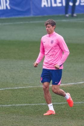 January 20, 2025, Majadahonda, Madrid, SPAIN: Marcos Llorente of Atletico de Madrid warms up during the training day of Atletico de Madrid ahead of the UEFA Champions League, football match against Bayer 04 Leverkusen, at Ciudad Deportiva Wanda Atletico de Madrid on January 20, 2025, in Majadahonda, Madrid, Spain. Majadahonda SPAIN - ZUMAa181 20250120_zaa_a181_003 Copyright: xDennisxAgyemanx