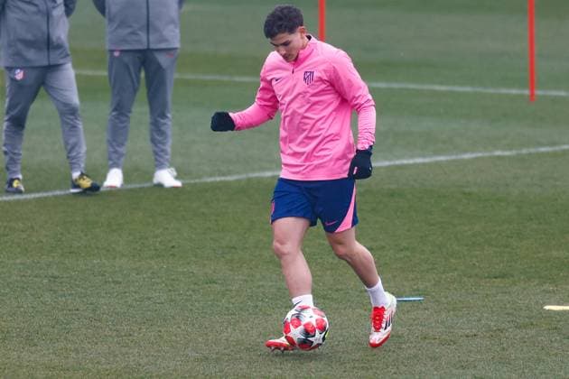 January 20, 2025, Majadahonda, Madrid, SPAIN: Julian Alvarez of Atletico de Madrid warms up during the training day of Atletico de Madrid ahead of the UEFA Champions League, football match against Bayer 04 Leverkusen, at Ciudad Deportiva Wanda Atletico de Madrid on January 20, 2025, in Majadahonda, Madrid, Spain. Majadahonda SPAIN - ZUMAa181 20250120_zaa_a181_013 Copyright: xDennisxAgyemanx